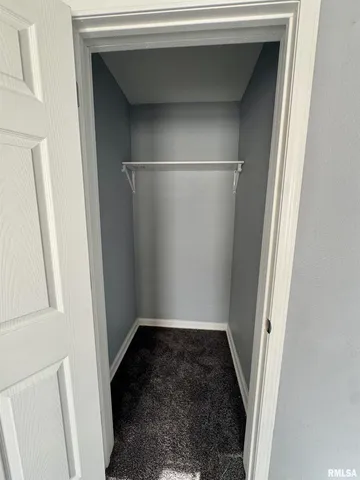 $1,647 | 1215 18th Avenue, Rock Island, IL 61201