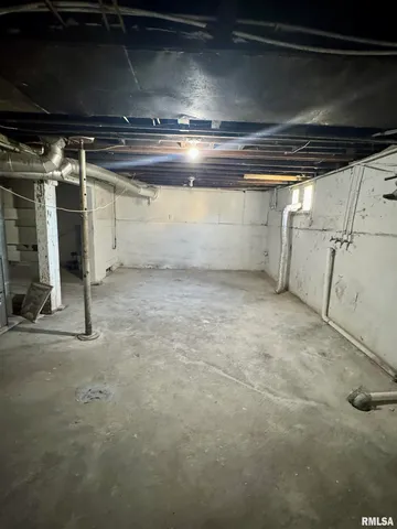 $1,647 | 1215 18th Avenue, Rock Island, IL 61201