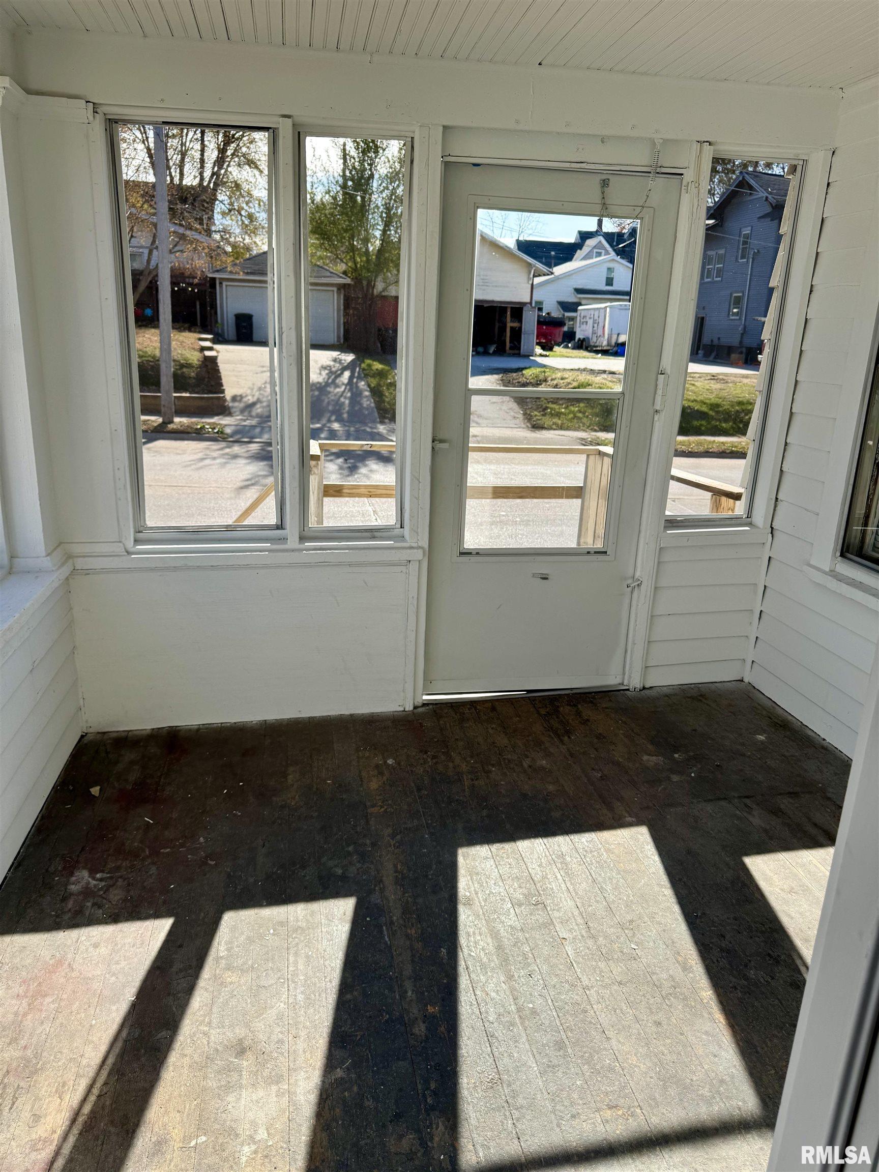 1215 18th Avenue Rock Island, IL 61201 - Photo 2 of 17