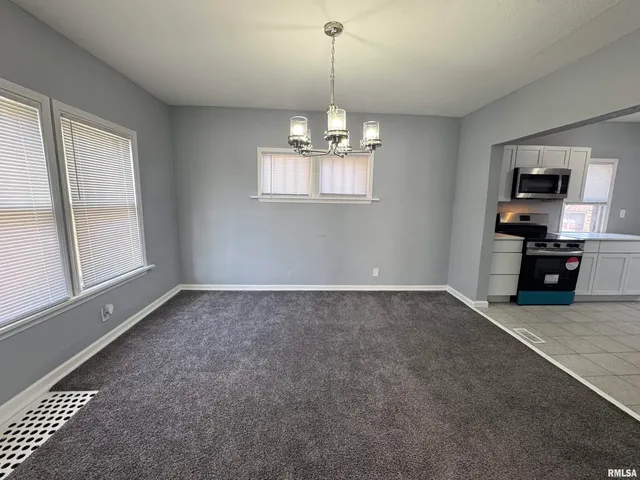 $1,647 | 1215 18th Avenue, Rock Island, IL 61201