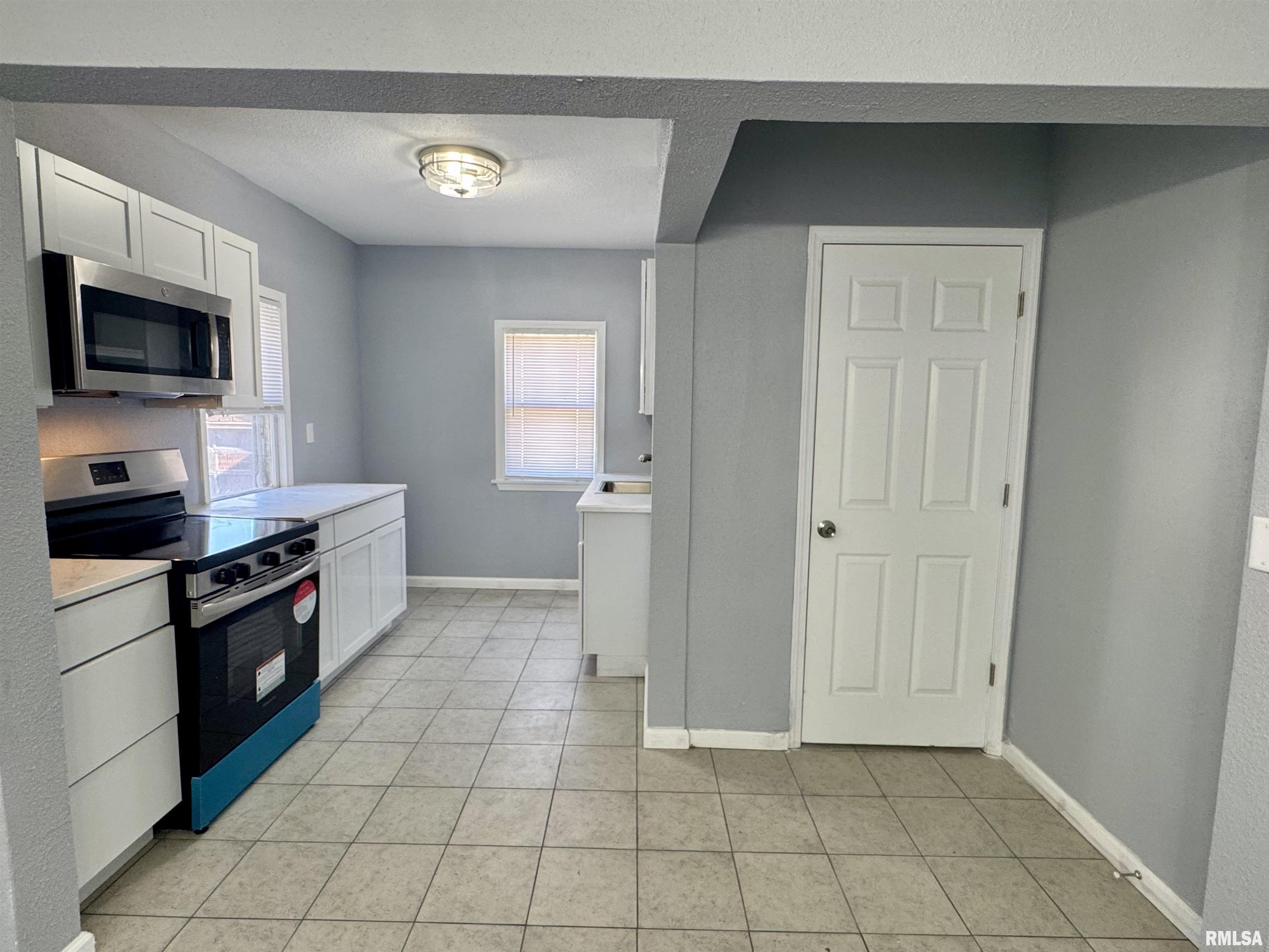 1215 18th Avenue Rock Island, IL 61201 - Photo 7 of 17