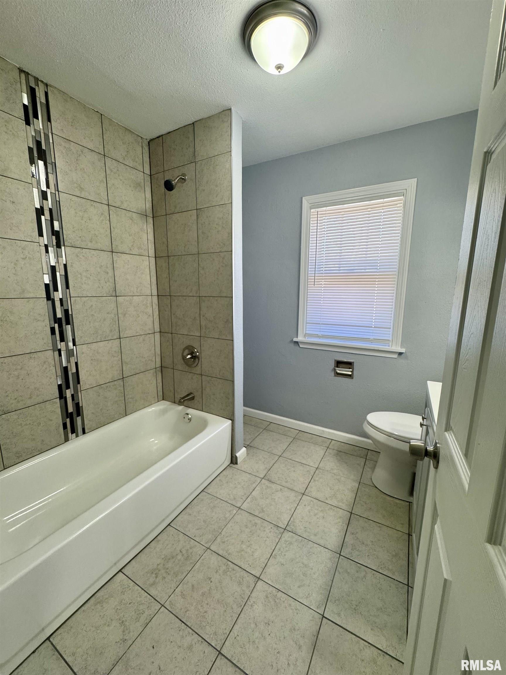 1215 18th Avenue Rock Island, IL 61201 - Photo 8 of 17