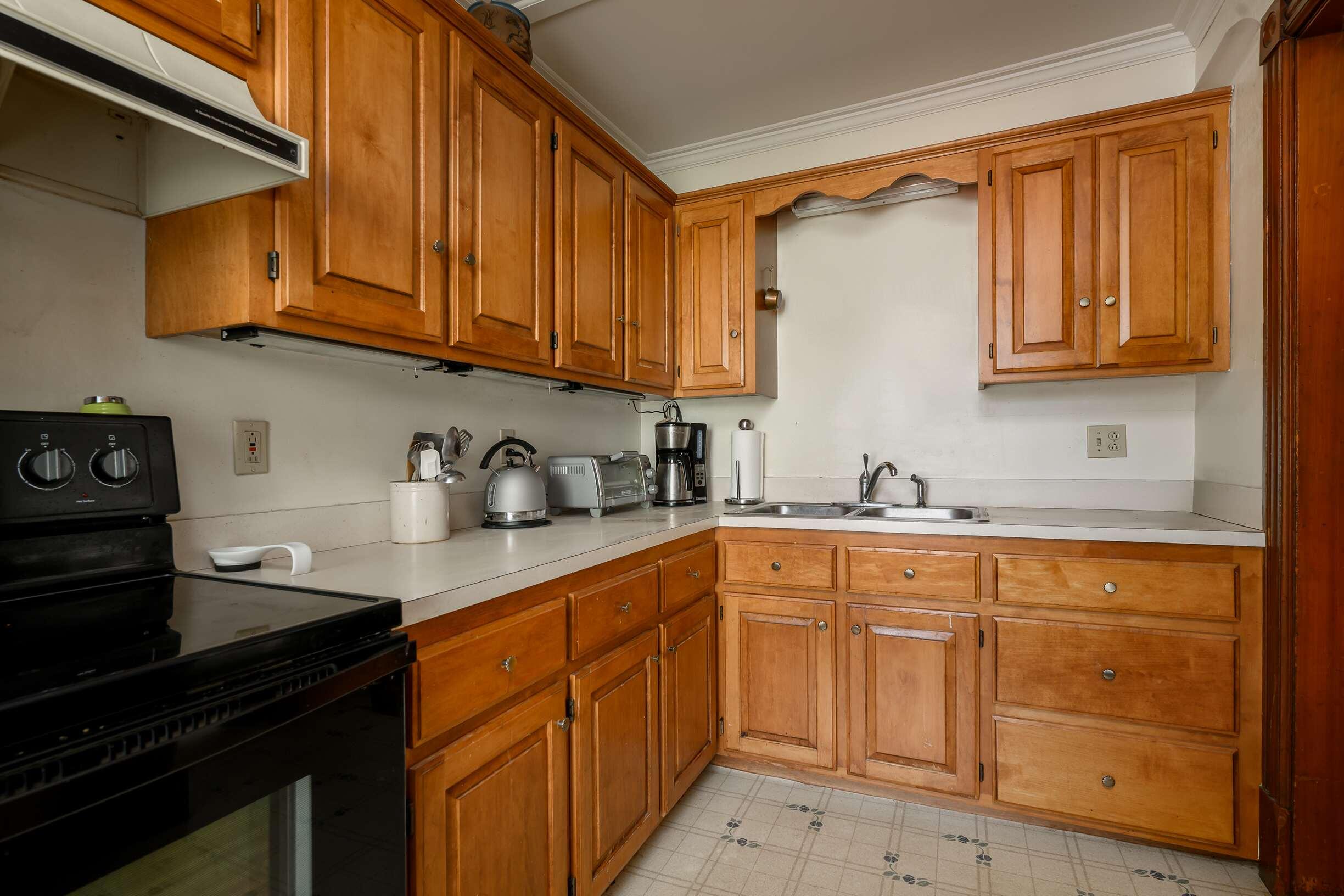 526 Main Street Sanford, ME 04083 - Photo 16 of 33 Kitchenette