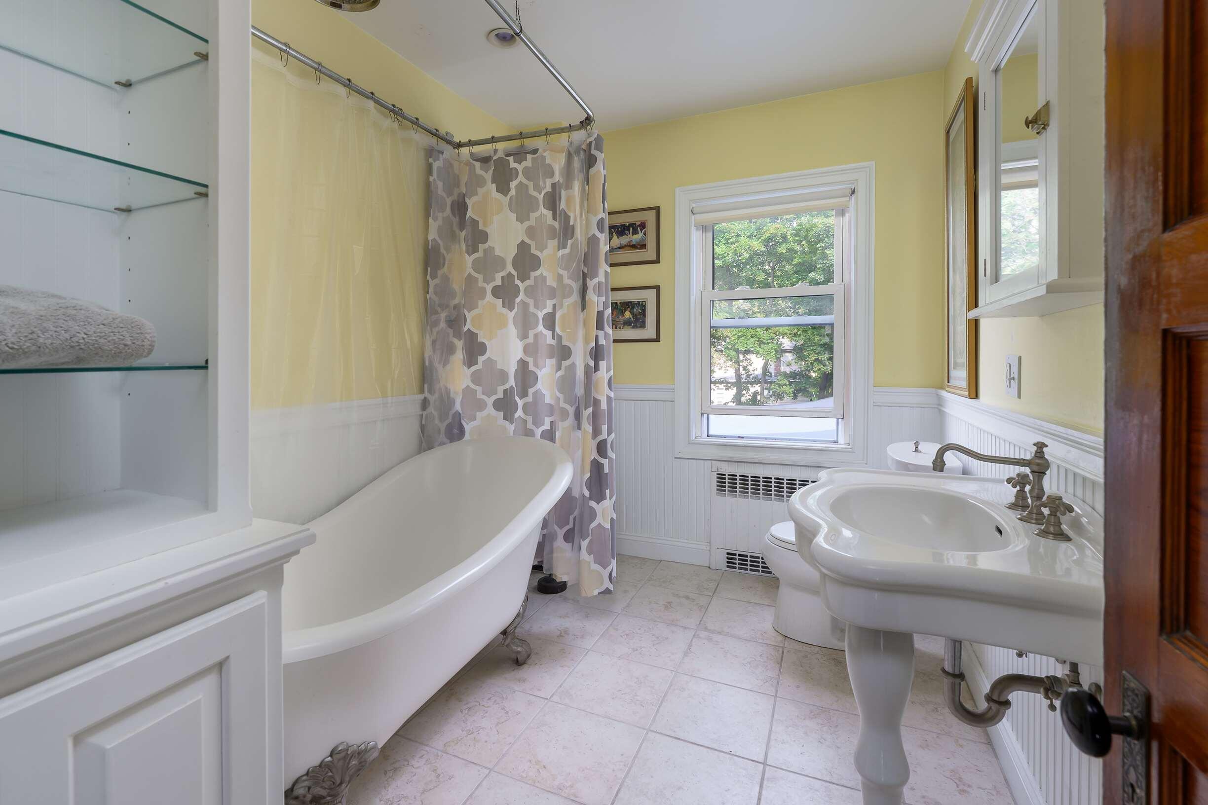 526 Main Street Sanford, ME 04083 - Photo 30 of 33 Full Bathroom