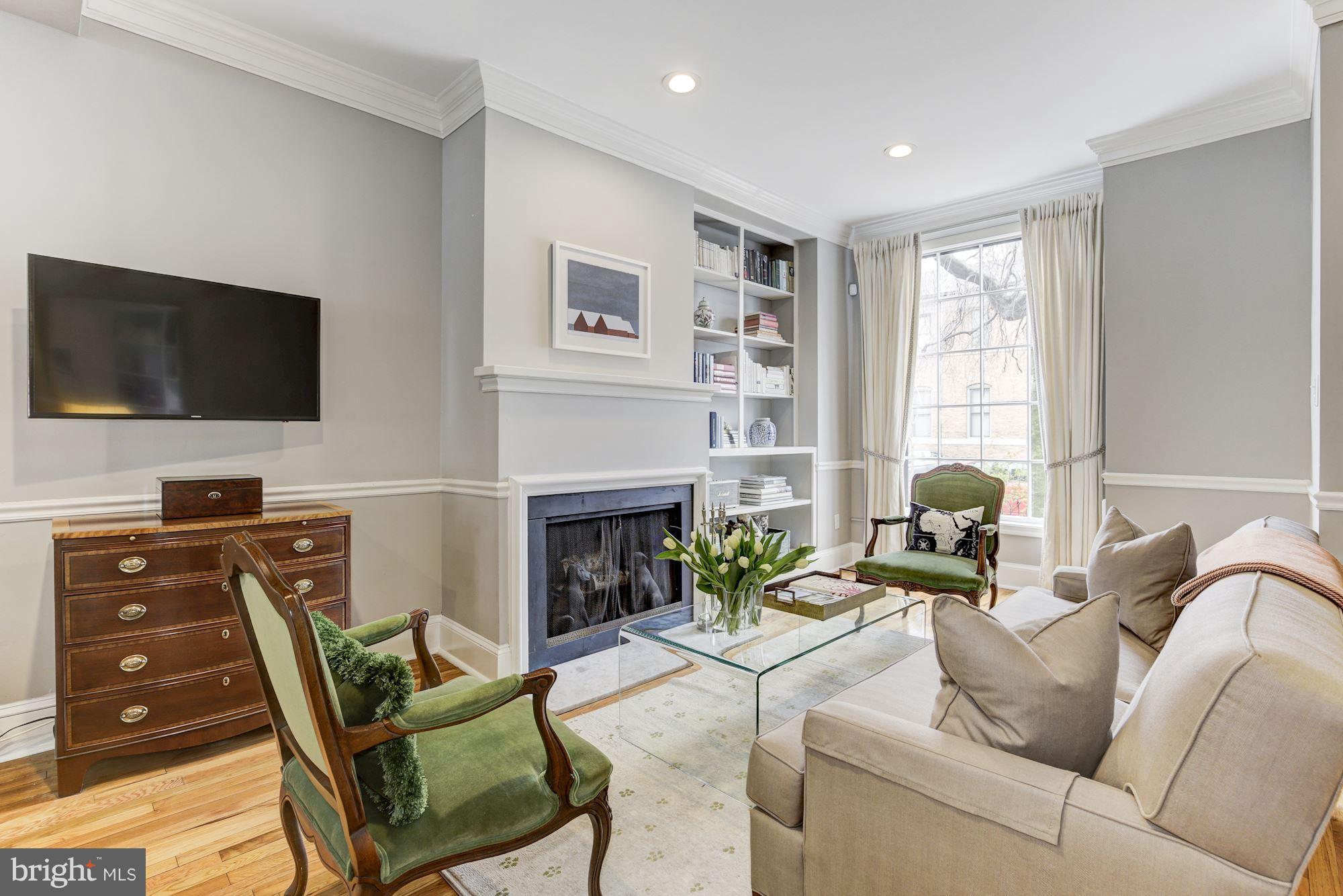708 9th Street Southeast Washington, DC 20003 - Photo 3 of 17 Stunning Living Room