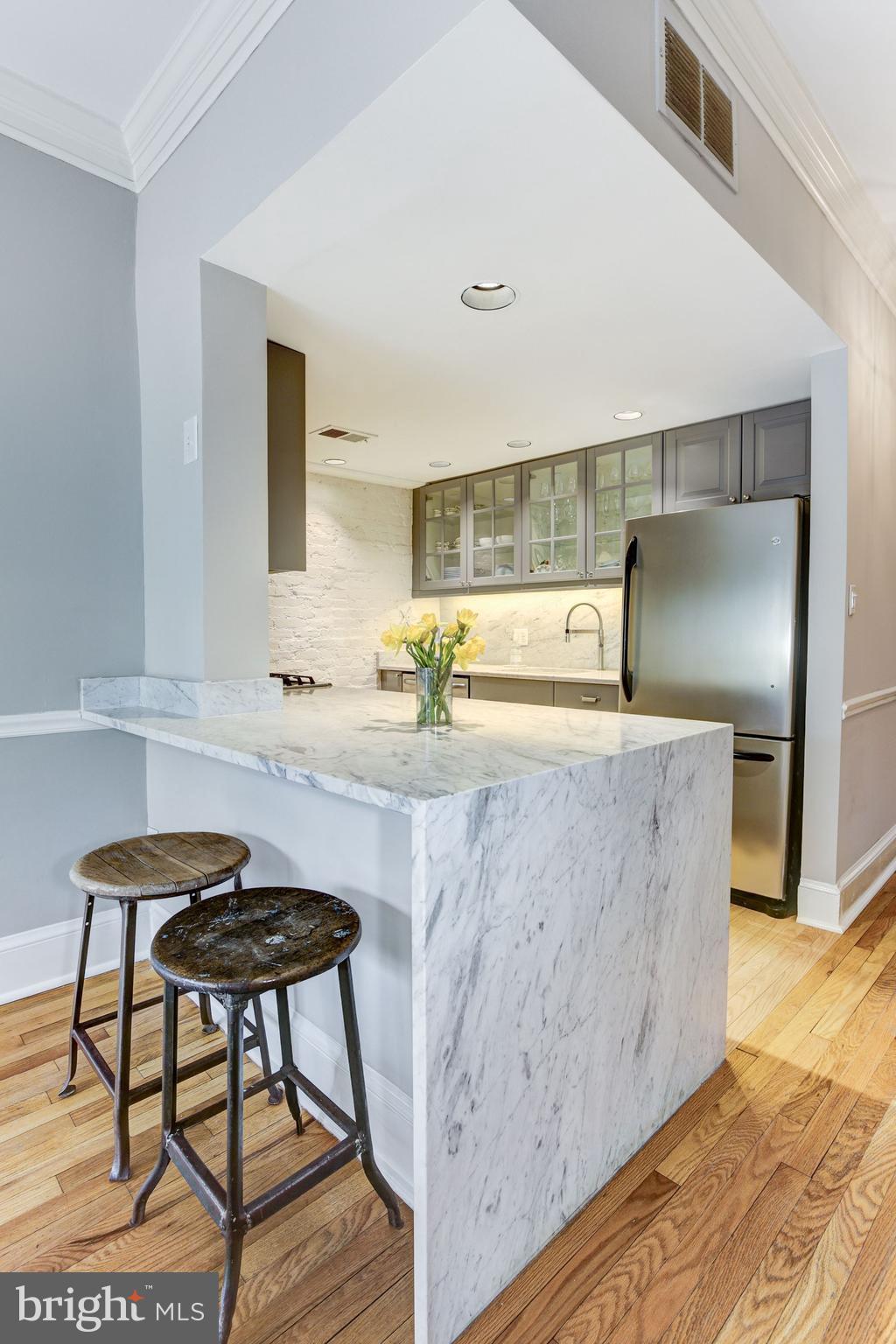 708 9th Street Southeast Washington, DC 20003 - Photo 6 of 17 Open Breakfast Bar