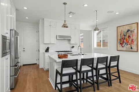 $995,000 | 1207 North Commonwealth Avenue, Los Angeles, CA 90029