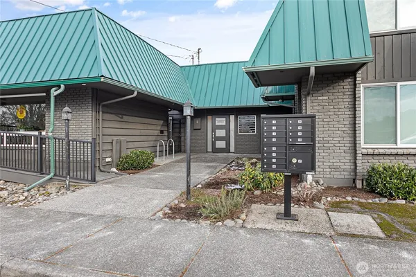 $2,700 | 1200 Lakeway Drive, Unit 3, Bellingham, WA 98229