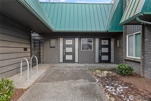 $2,700 | 1200 Lakeway Drive, Unit 3, Bellingham, WA 98229