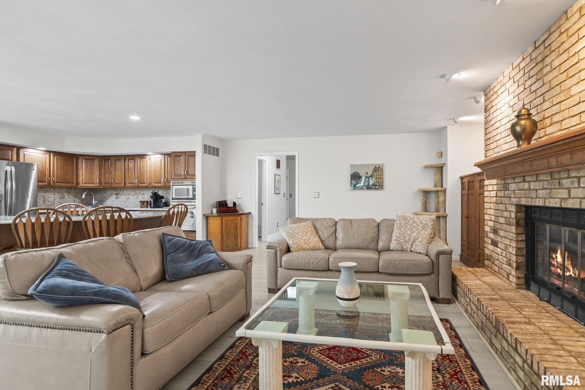 421 Natchez Trace Springfield, IL 62711 - Photo 14 of 36