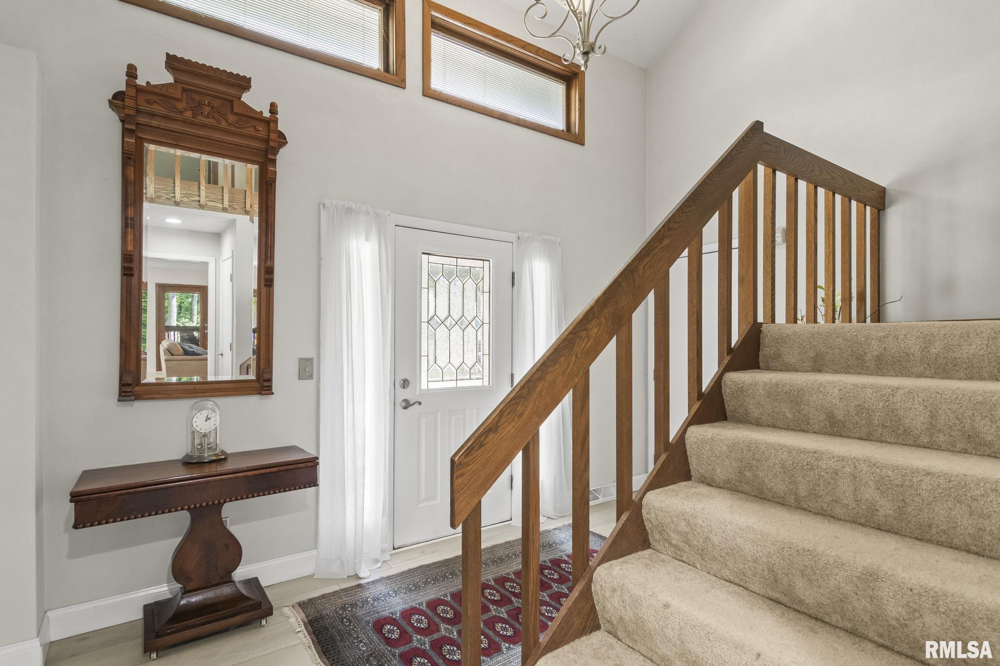 421 Natchez Trace Springfield, IL 62711 - Photo 2 of 36