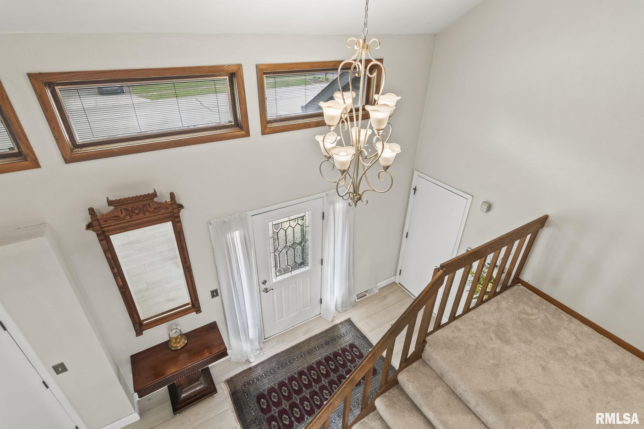 421 Natchez Trace Springfield, IL 62711 - Photo 3 of 36