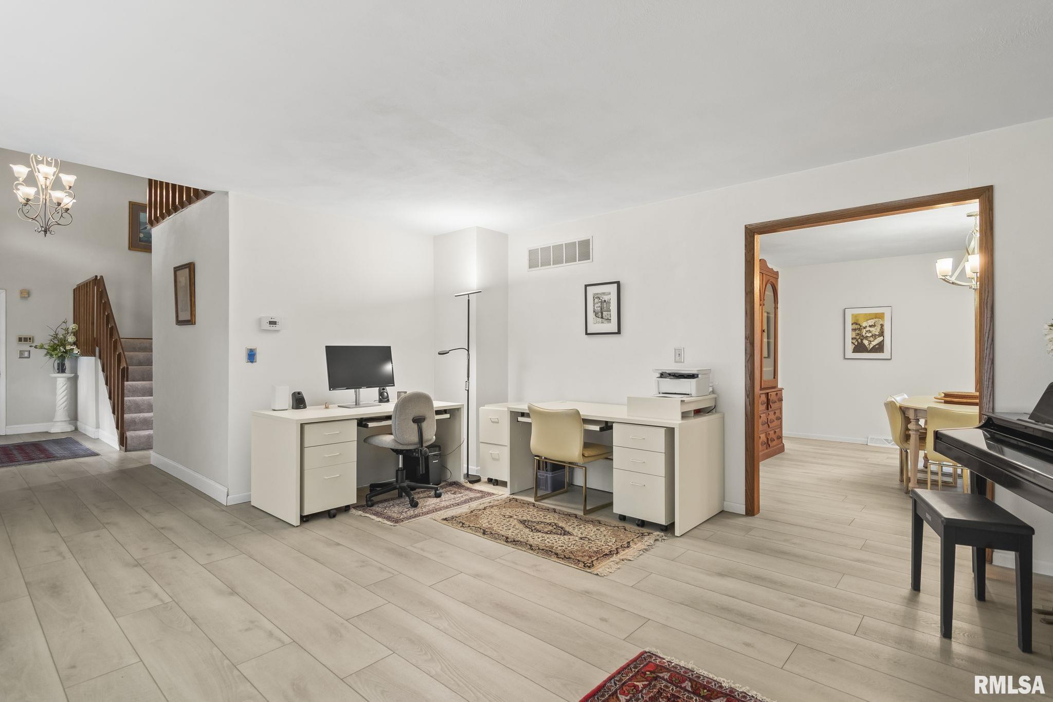 421 Natchez Trace Springfield, IL 62711 - Photo 7 of 36