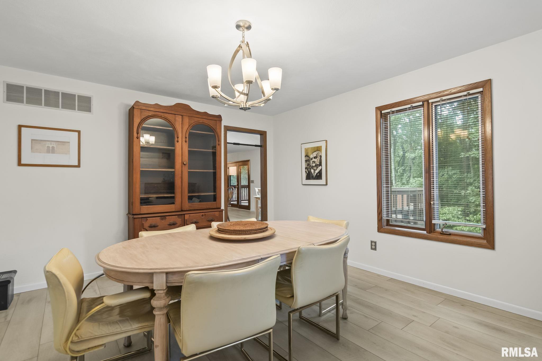 421 Natchez Trace Springfield, IL 62711 - Photo 9 of 36