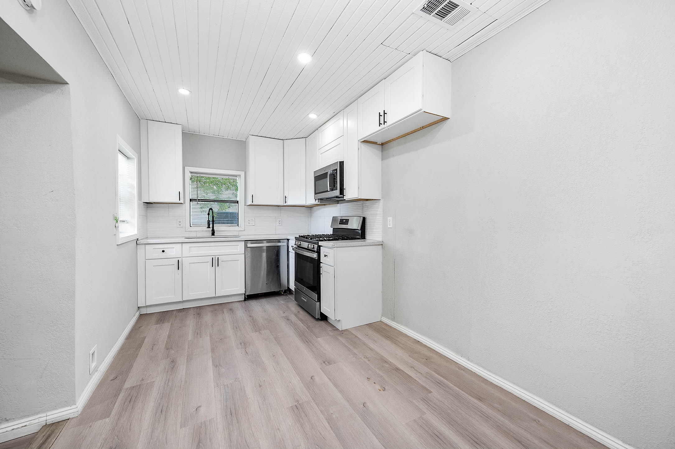 4356 A Phlox Street, Unit R1 Houston, TX 77051 - Photo 13 of 27