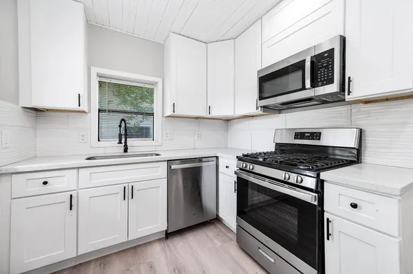 $596 | 4356 A Phlox Street, Unit R1, Houston, TX 77051