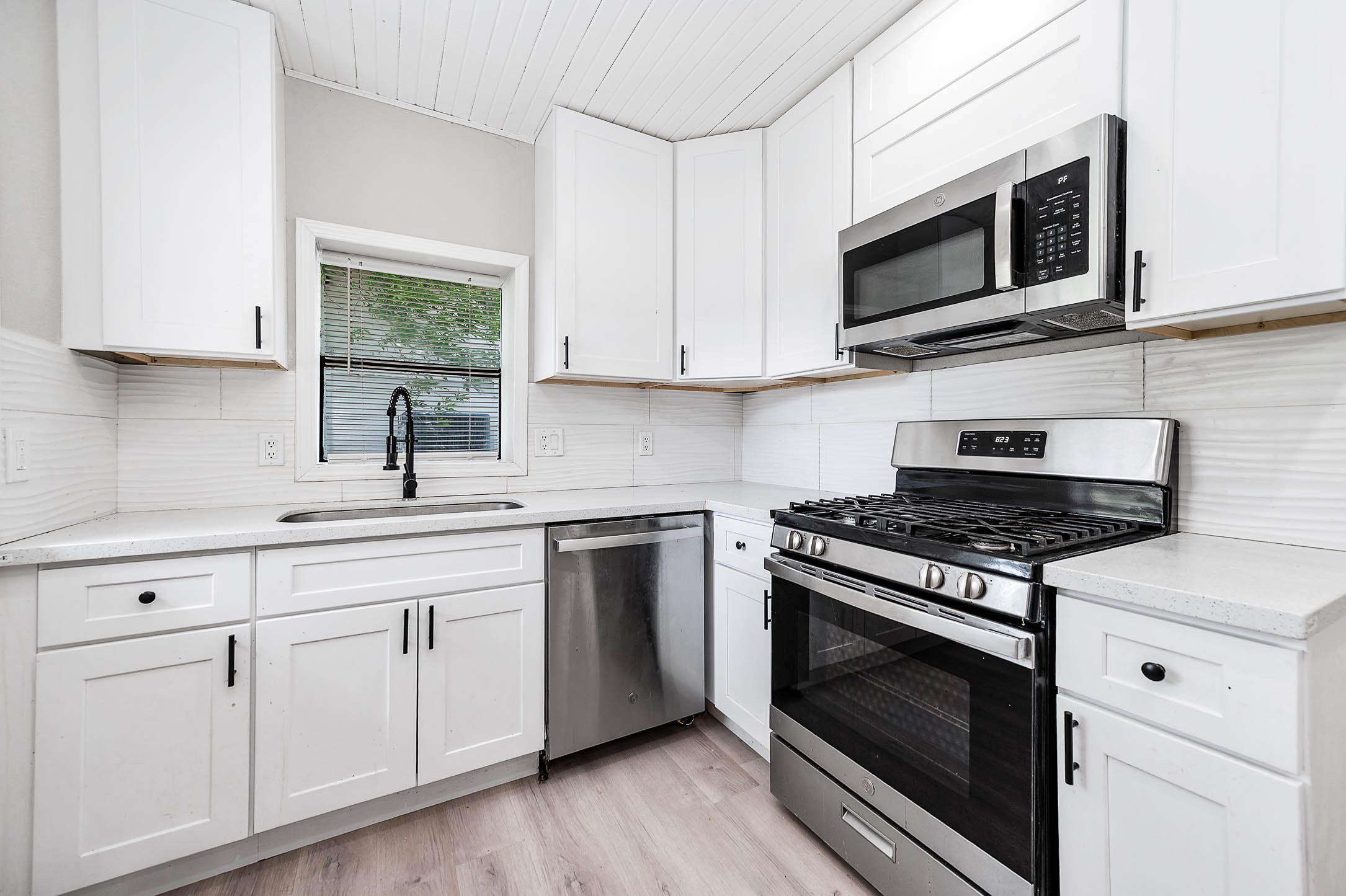 4356 A Phlox Street, Unit R1 Houston, TX 77051 - Photo 15 of 27