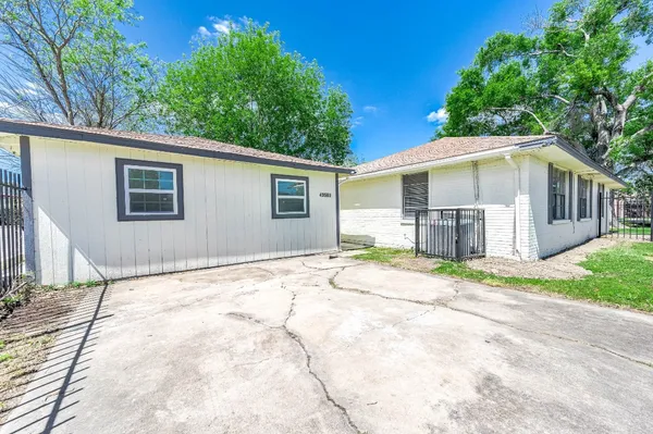 $800 | 4356 A Phlox Street, Unit R1, Houston, TX 77051