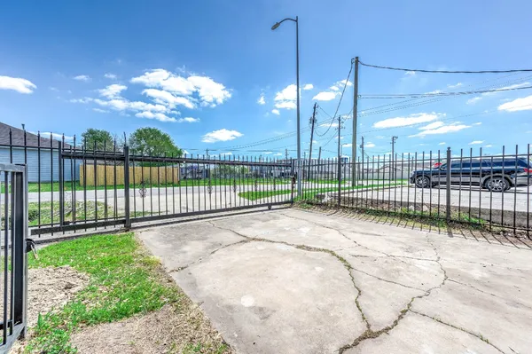 $800 | 4356 A Phlox Street, Unit R1, Houston, TX 77051