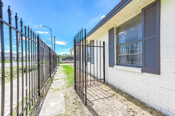 $800 | 4356 A Phlox Street, Unit R1, Houston, TX 77051