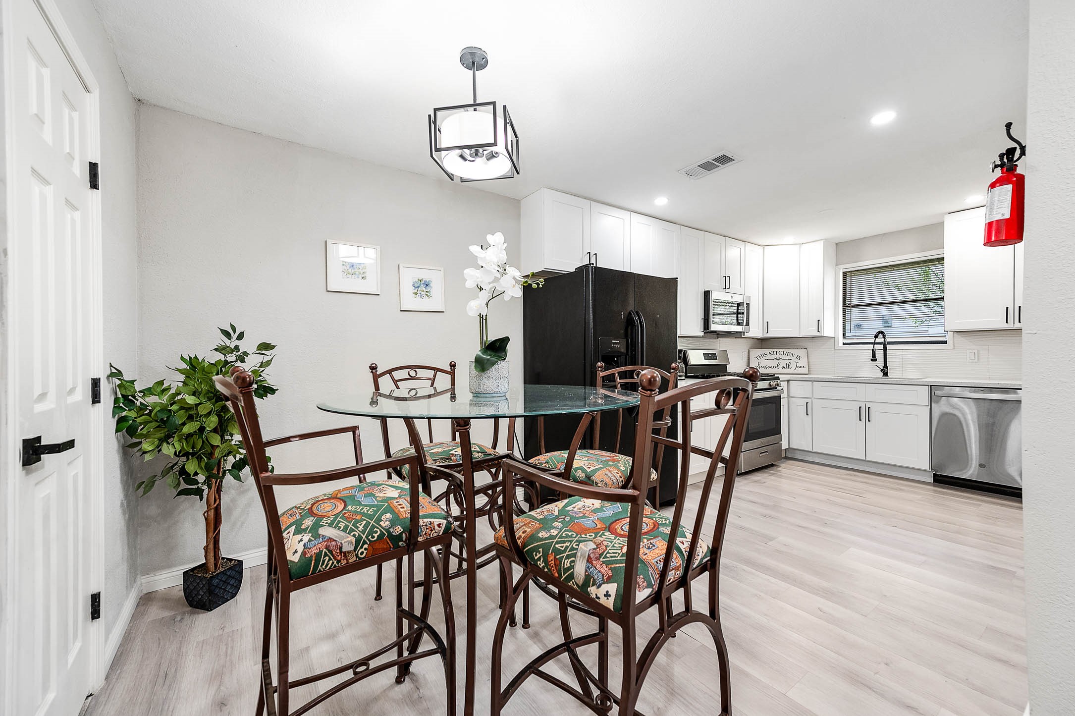 4356 A Phlox Street, Unit R1 Houston, TX 77051 - Photo 5 of 27