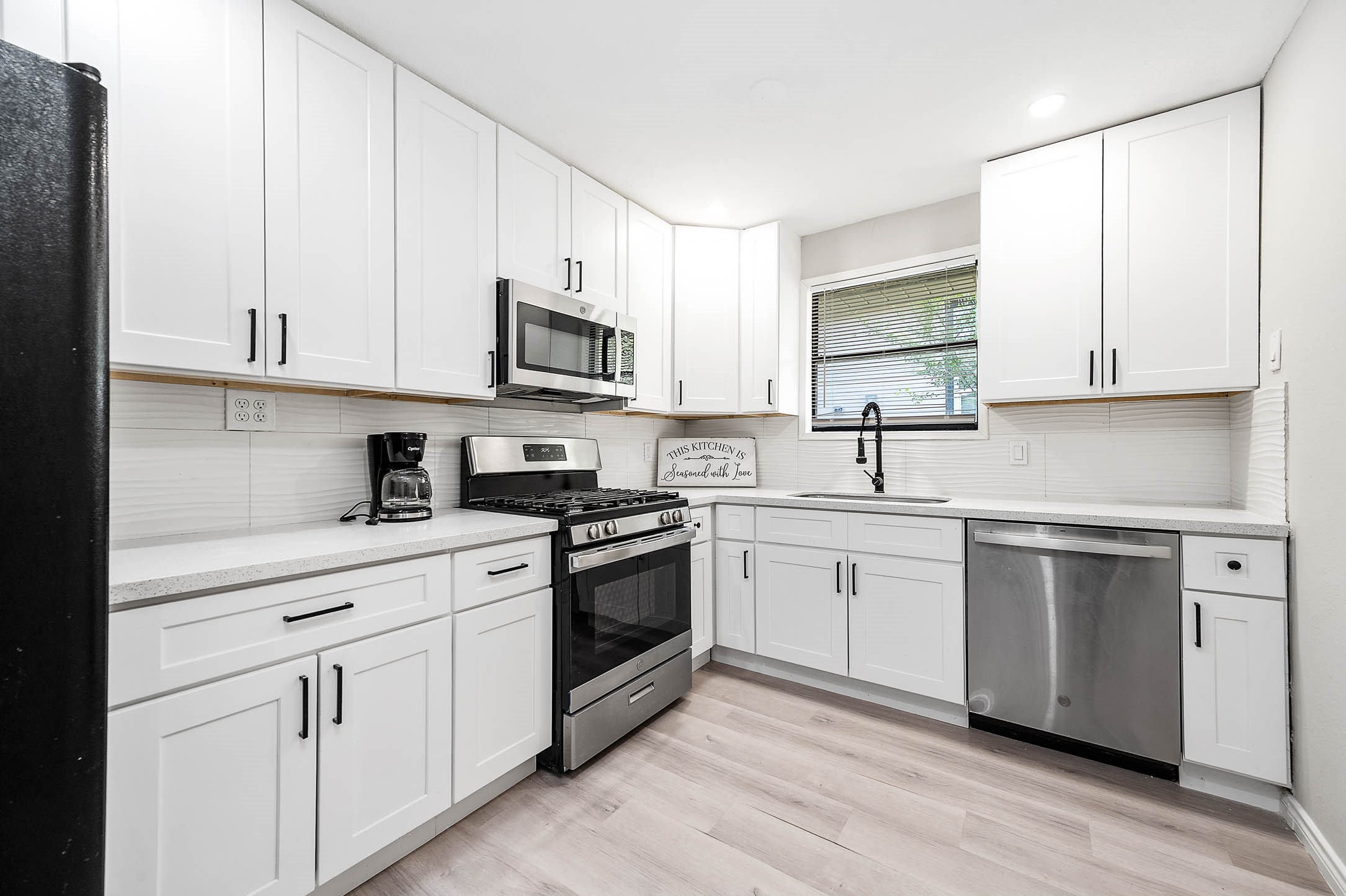 4356 A Phlox Street, Unit R1 Houston, TX 77051 - Photo 6 of 27