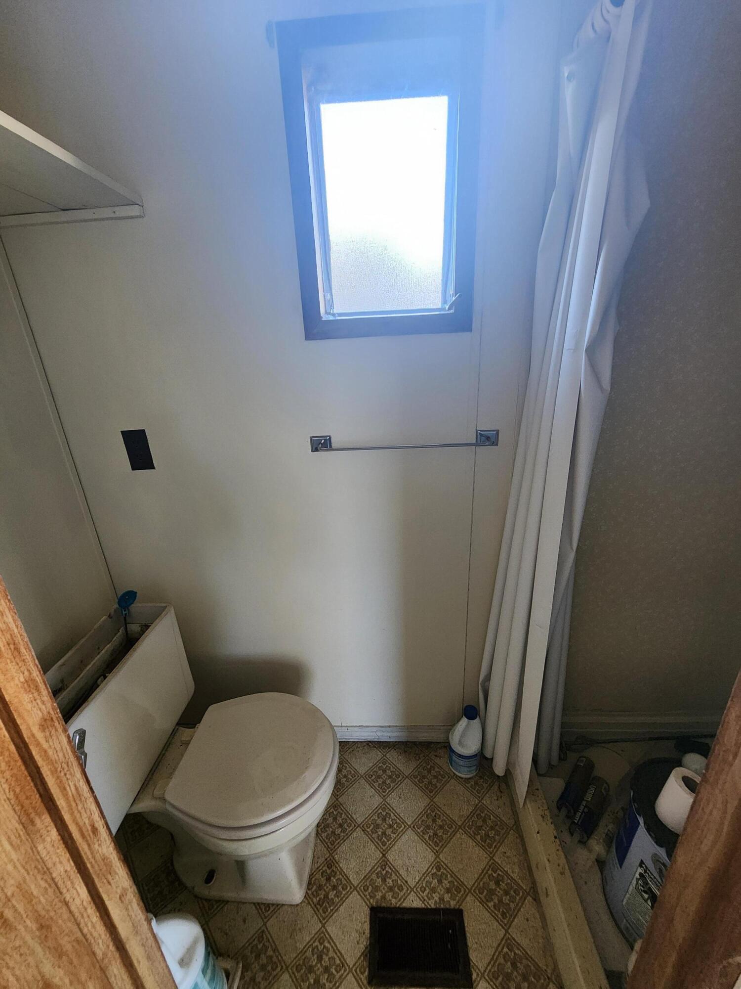 13 South Road Damariscotta, ME 04543 - Photo 4 of 8 20241111_122203