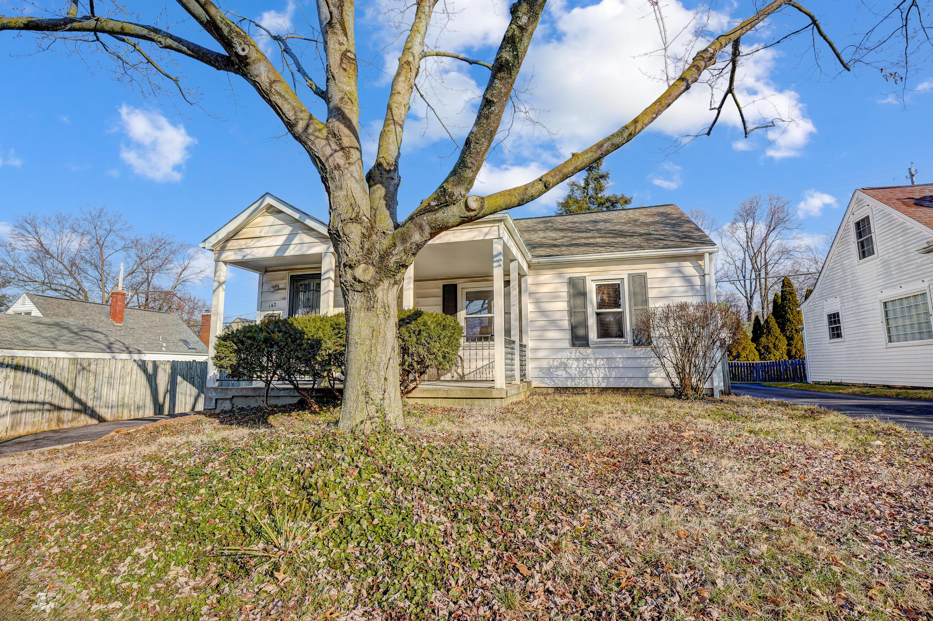 142 West Henderson Road Columbus, OH 43214 - Photo 4 of 38 142 W Henderson Rd