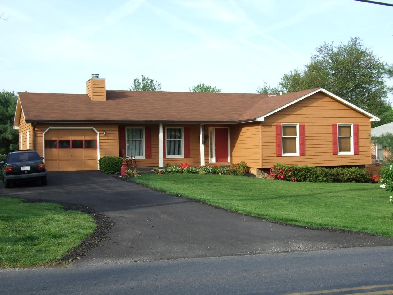 7818 Barrens Road Roanoke, VA 24019 - Photo 1 of 11 FRONT