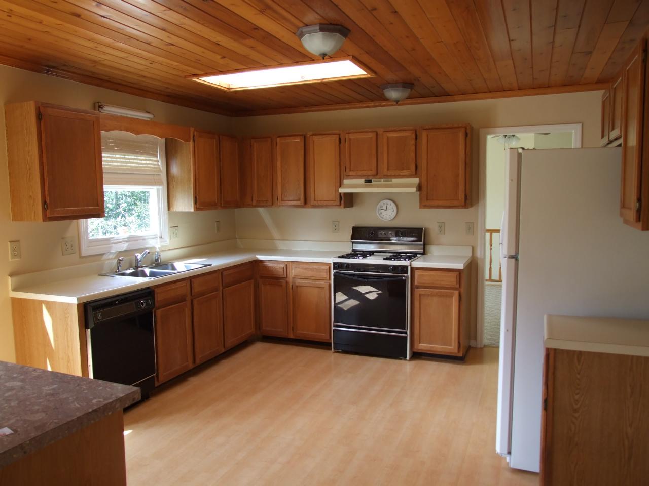7818 Barrens Road Roanoke, VA 24019 - Photo 7 of 11 KITCHEN