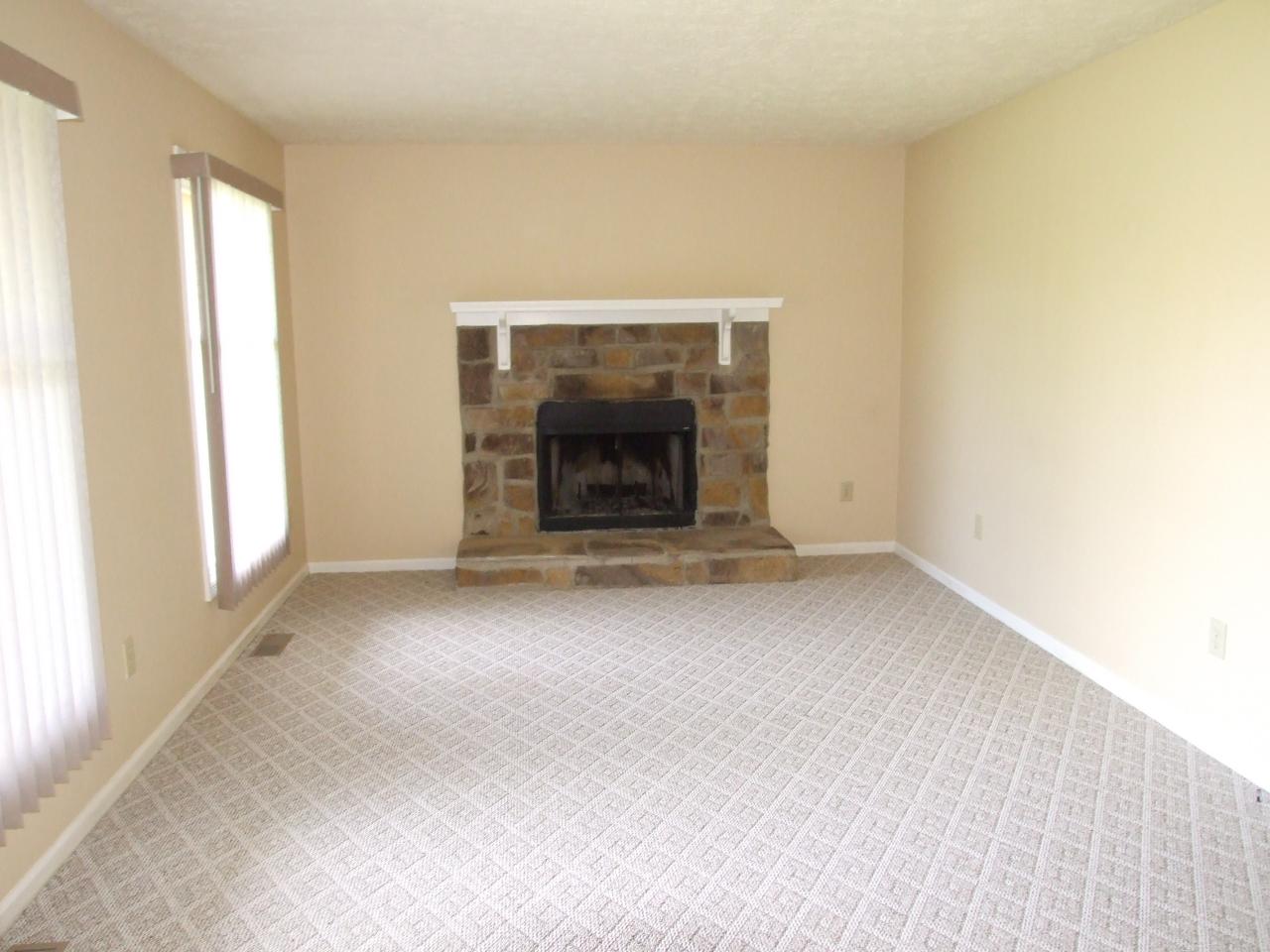 7818 Barrens Road Roanoke, VA 24019 - Photo 8 of 11 LIVING ROOM