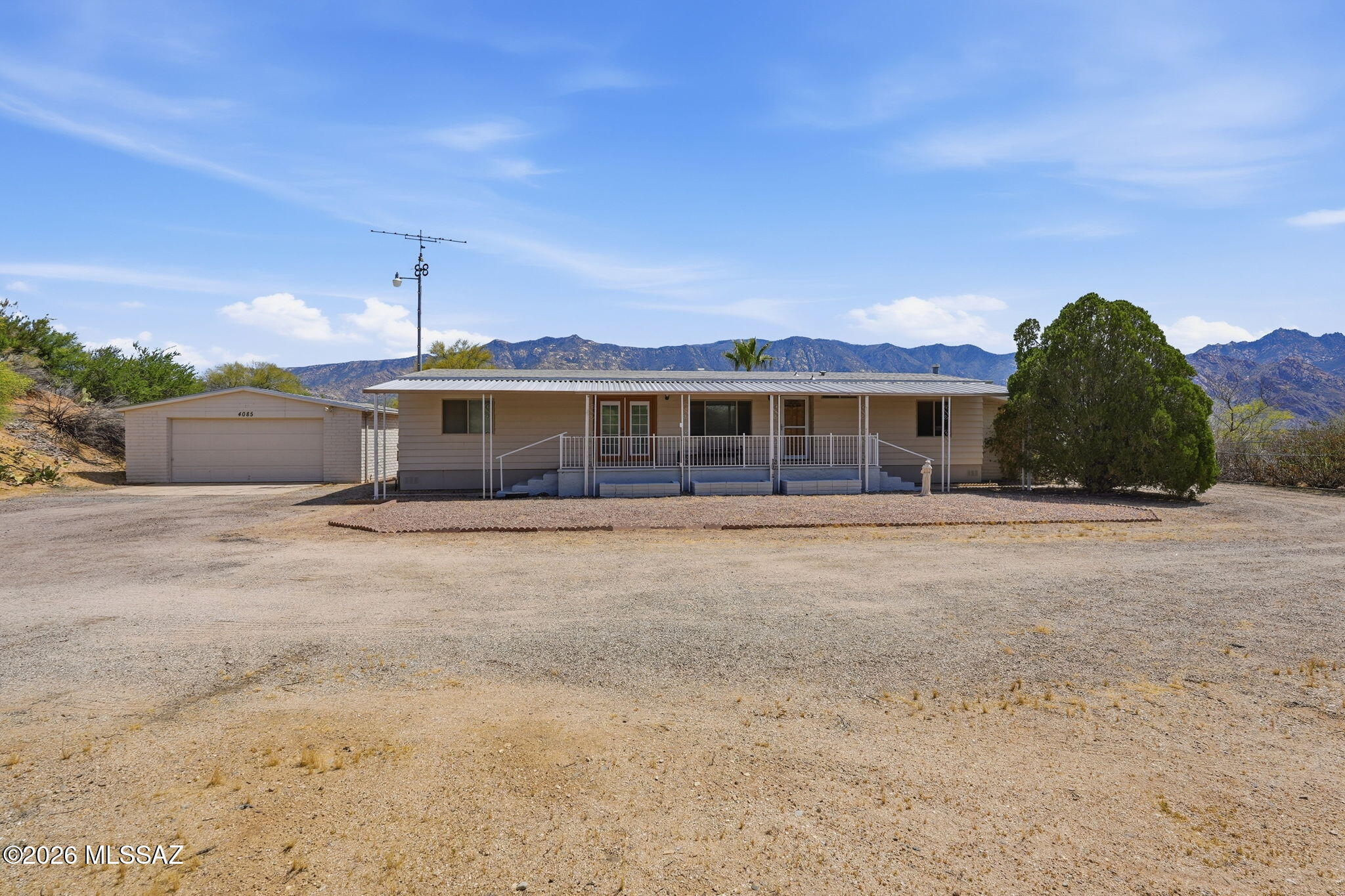 4085 East Wilds Road Tucson, AZ 85739 - Photo 1 of 41 Large Garage