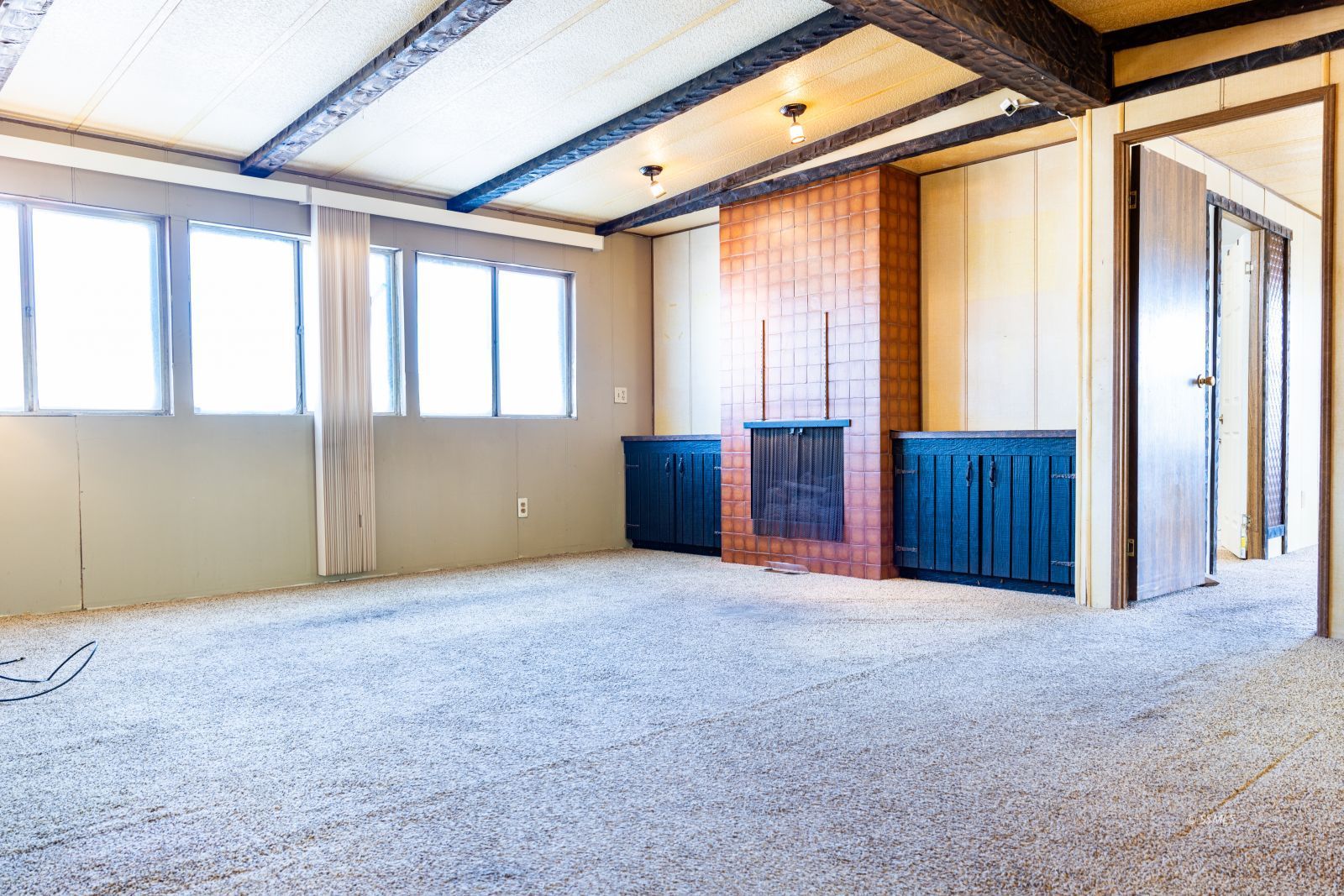 1428 West St George Avenue Ridgecrest, CA 93555 - Photo 7 of 30 a view of an empty room with a window