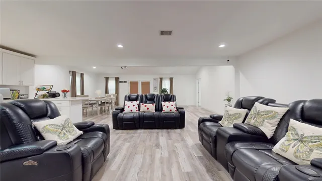 $299,500 | 827 Dondell Street, Channelview, TX 77530