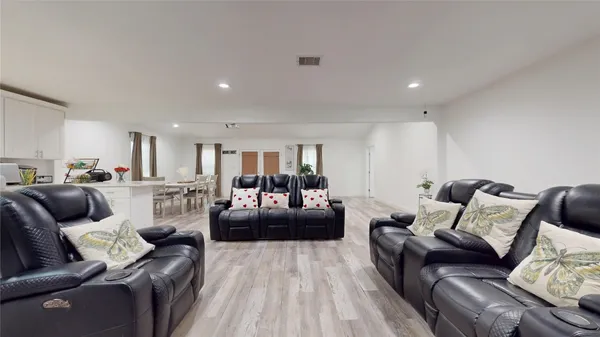 $299,500 | 827 Dondell Street, Channelview, TX 77530