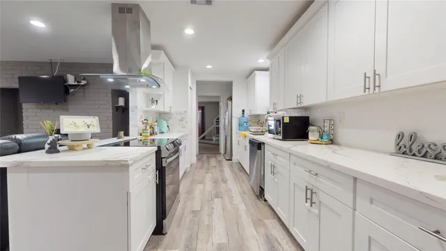 $299,500 | 827 Dondell Street, Channelview, TX 77530