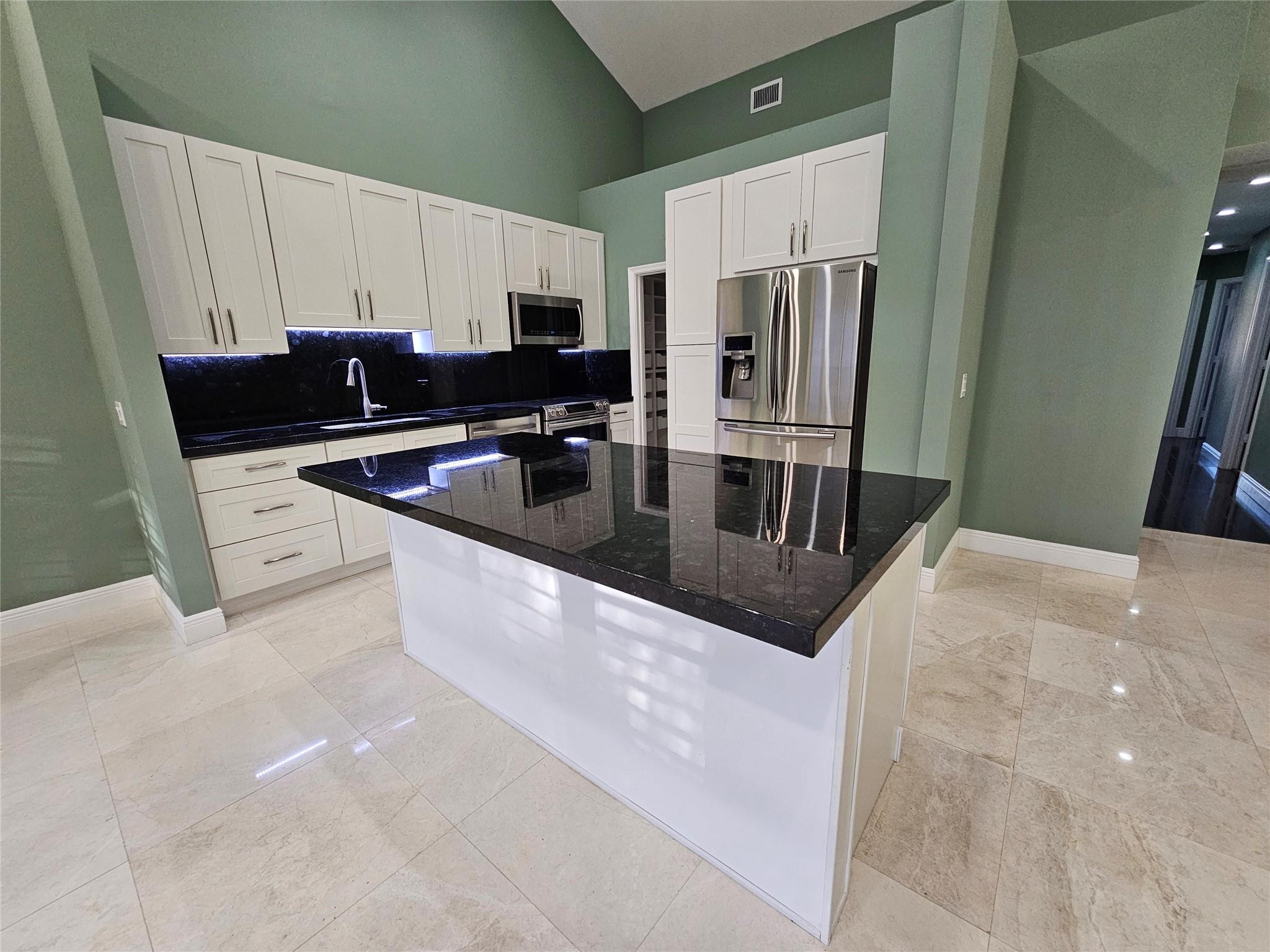 5770 Coach House Circle, Unit F Boca Raton, FL 33486 - Photo 6 of 21 Kitchen