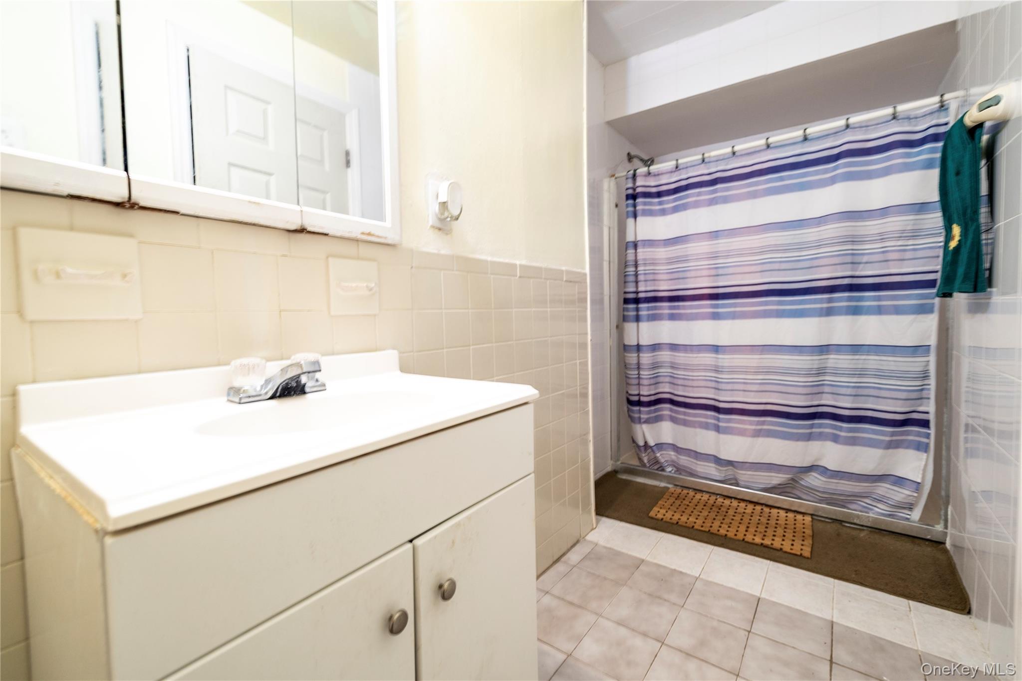 265 Beachview Street Copiague, NY 11726 - Photo 17 of 19 a utility room with dryer and washer