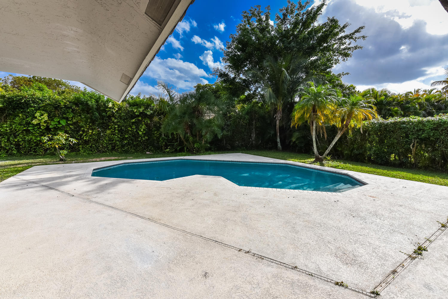 10738 Santa Rosa Drive Boca Raton, FL 33498 - Photo 6 of 39 10738 Santa Rosa Dr Boca Raton-large-004