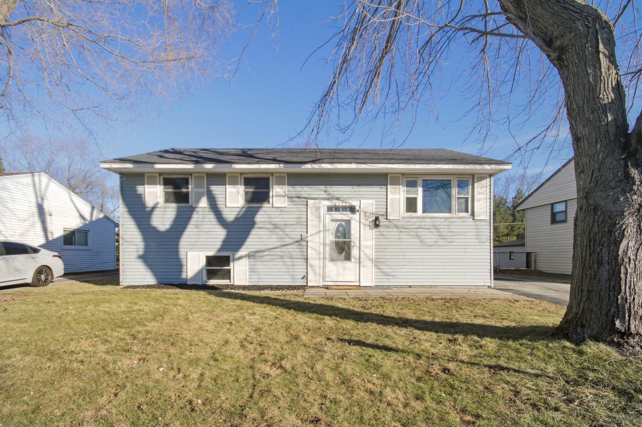 a view of a house with a yard