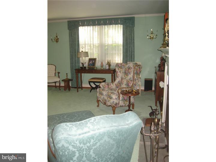 312 Waycross Road Wilmington, DE 19803 - Photo 6 of 24 Living Room