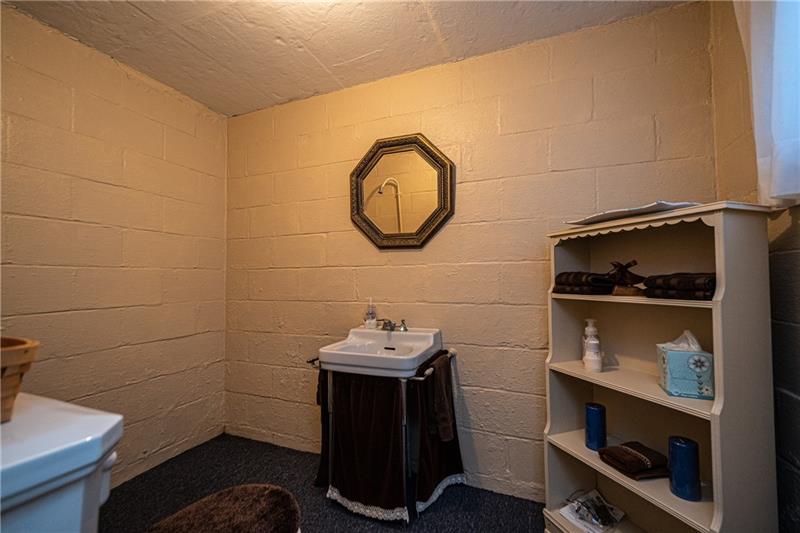 625 Main Street McKees Rocks, PA 15136 - Photo 17 of 25 1/2 BATHROOM ON LOWER LEVEL