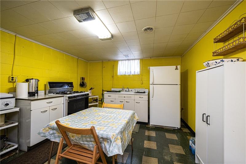625 Main Street McKees Rocks, PA 15136 - Photo 18 of 25 LOWER LEVEL KITCHEN