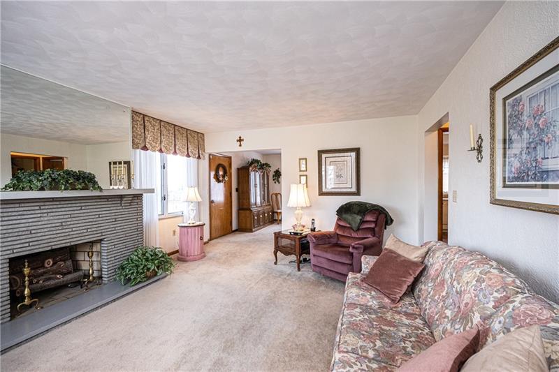 625 Main Street McKees Rocks, PA 15136 - Photo 3 of 25 LIVING ROOM OPEN TO DINING ROOM