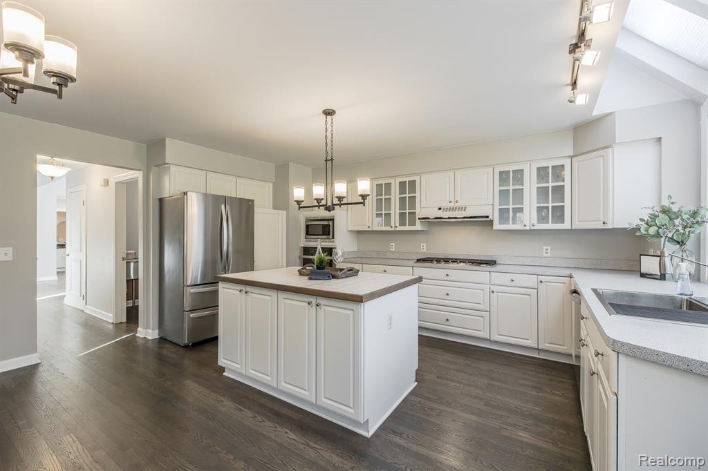 6351 Cherry Tree Court Rochester, MI 48306 - Photo 20 of 80