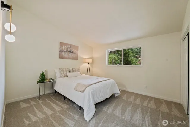 $950,000 | 18045 3rd Avenue Northeast, Shoreline, WA 98155