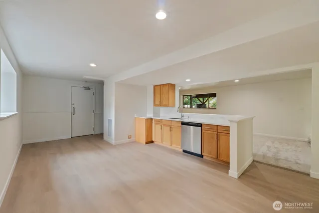 $950,000 | 18045 3rd Avenue Northeast, Shoreline, WA 98155