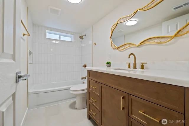 $950,000 | 18045 3rd Avenue Northeast, Shoreline, WA 98155