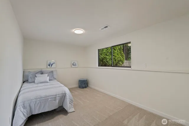 $950,000 | 18045 3rd Avenue Northeast, Shoreline, WA 98155