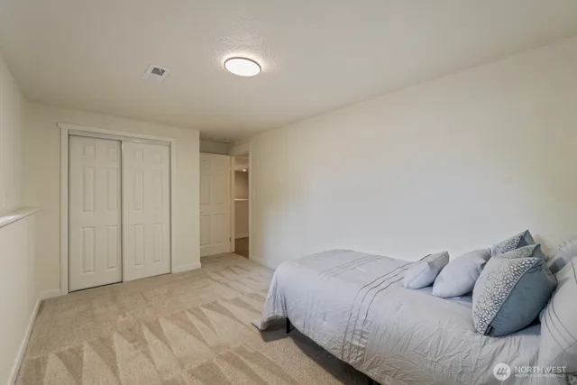 $950,000 | 18045 3rd Avenue Northeast, Shoreline, WA 98155